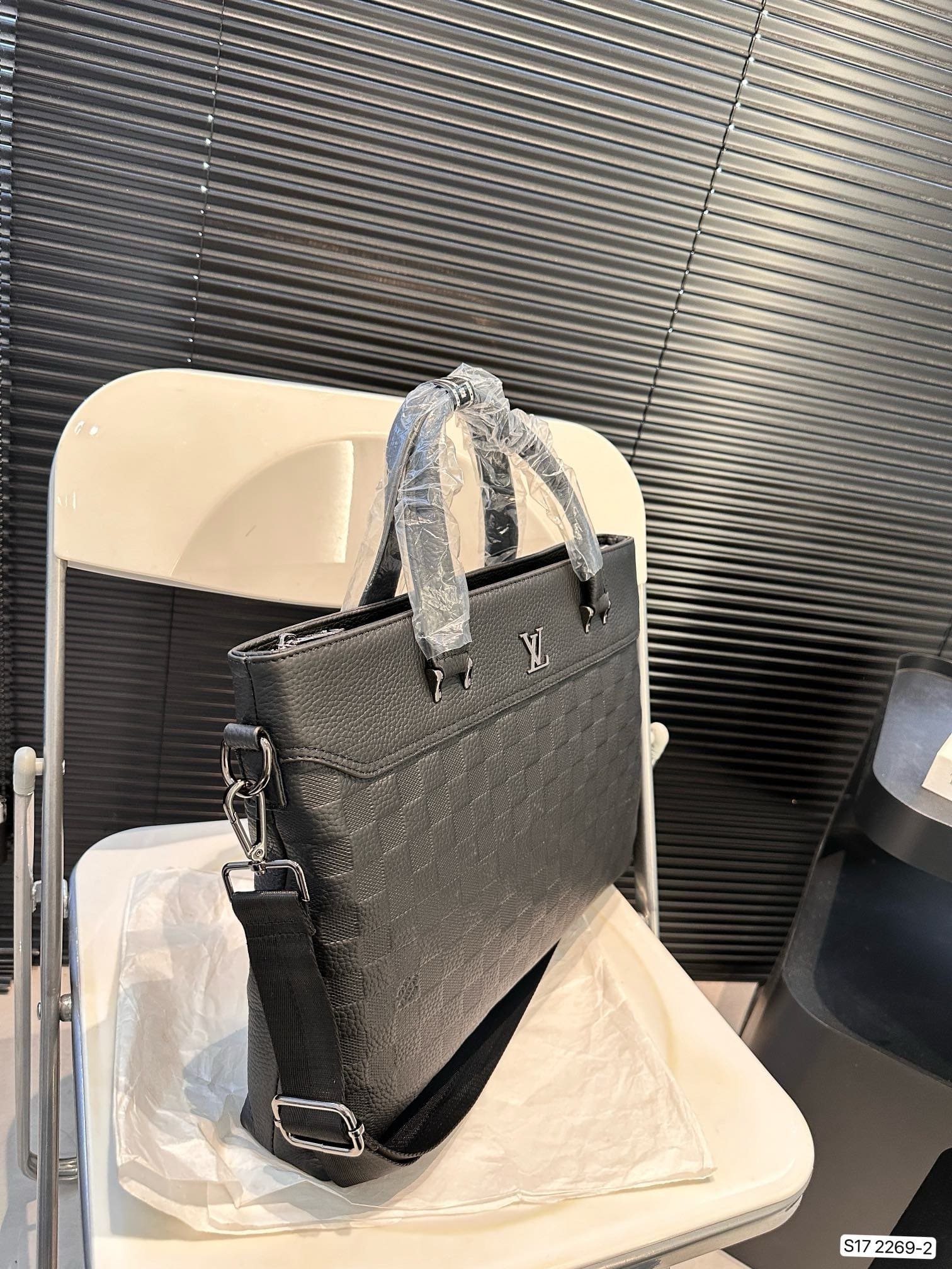 L0vis Vvtt0n briefcase