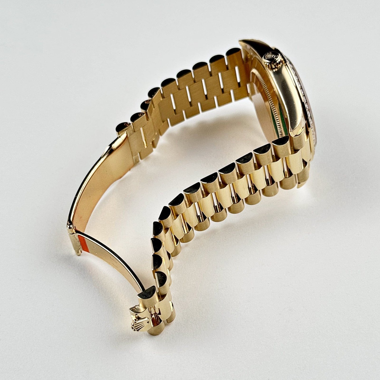 R01ex Day-Date 40 228348RBR Yellow Gold Green Roman Numeral Dial D1am0nd Bezel (2024)