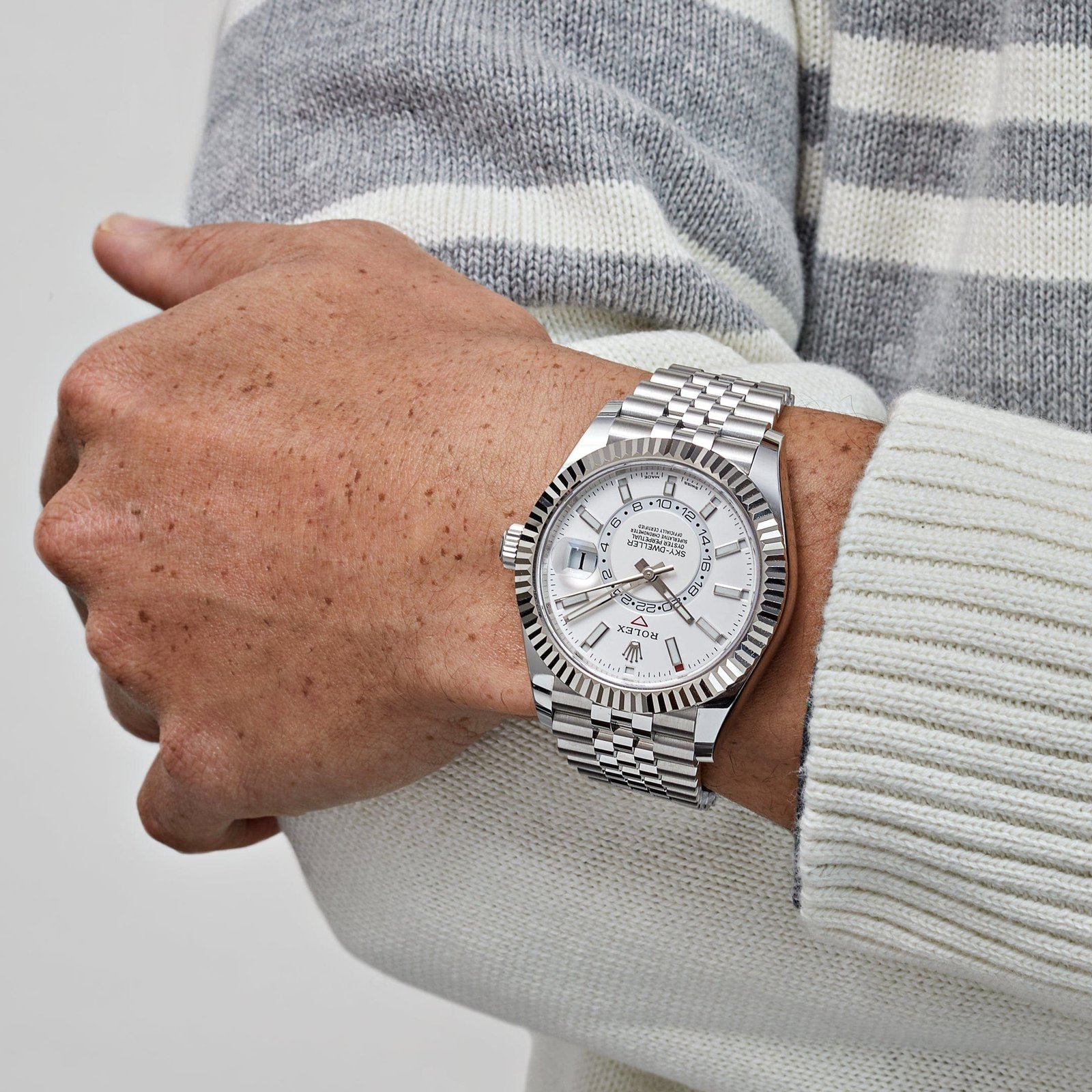 R01ex Sky-Dweller 326934 Stainless Steel White Dial Jubilee