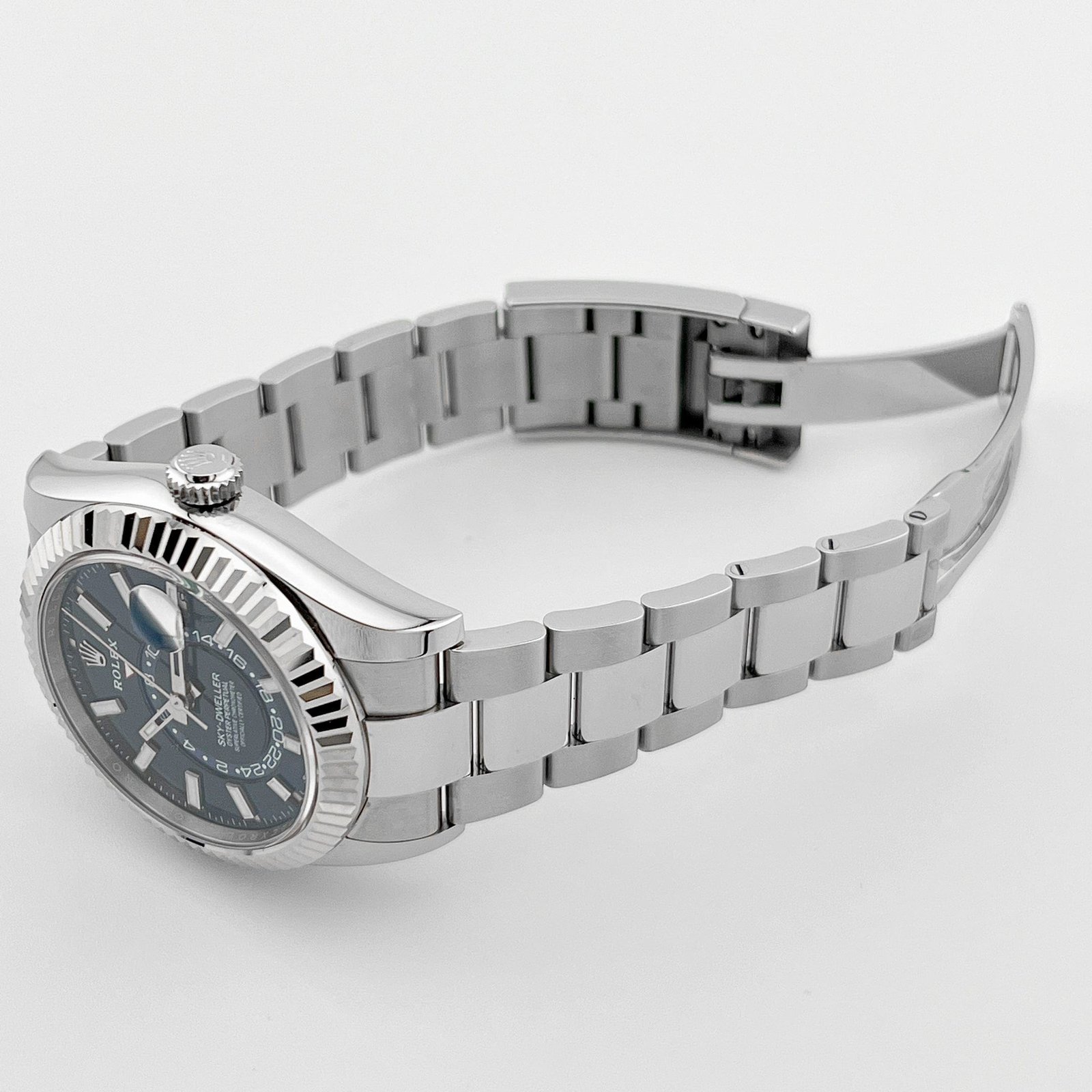 R01ex Sky-Dweller 336934 Stainless Steel Blue Dial Oyster (2024)