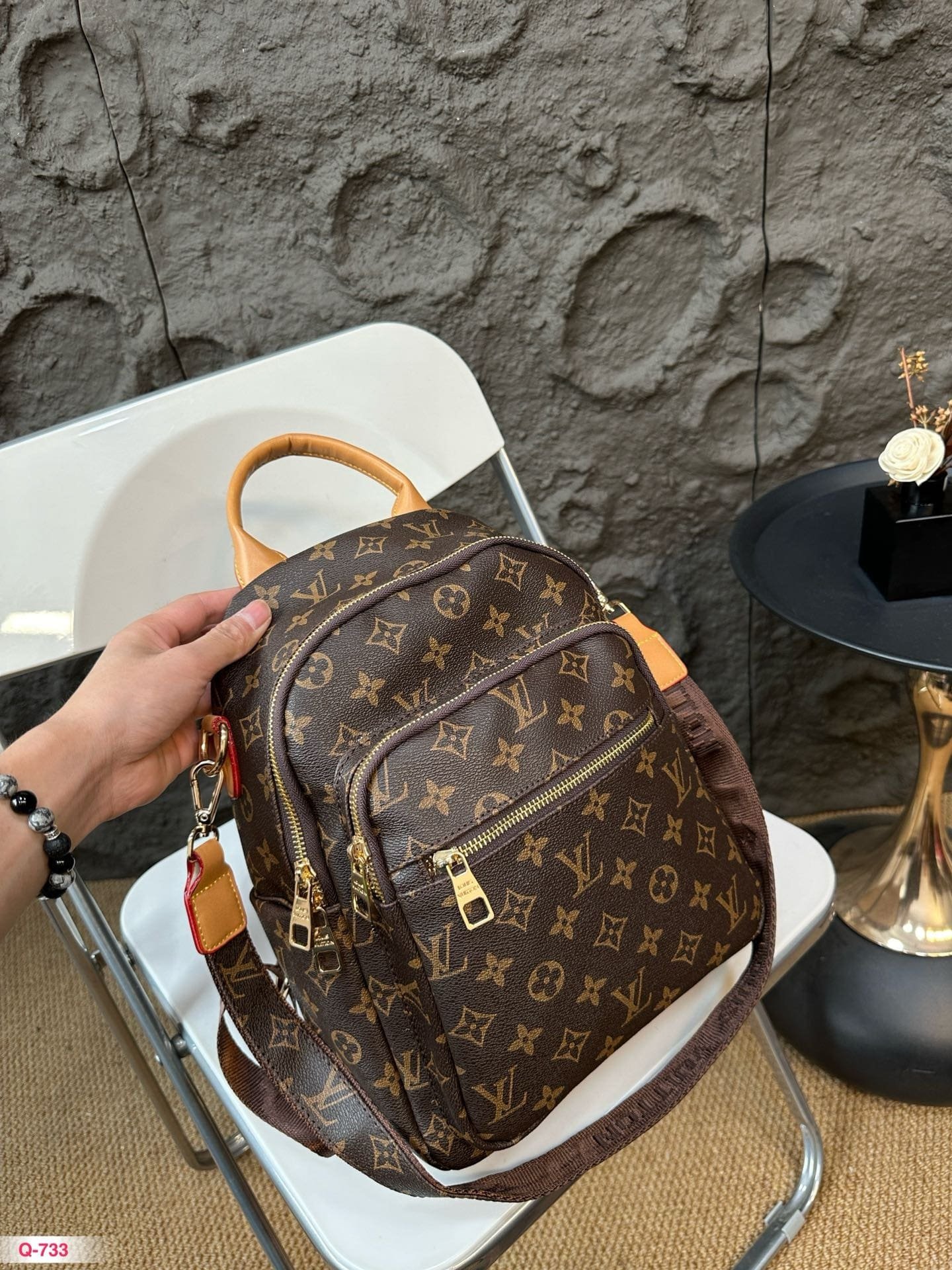 L0vis Vvtt0n Backpack
