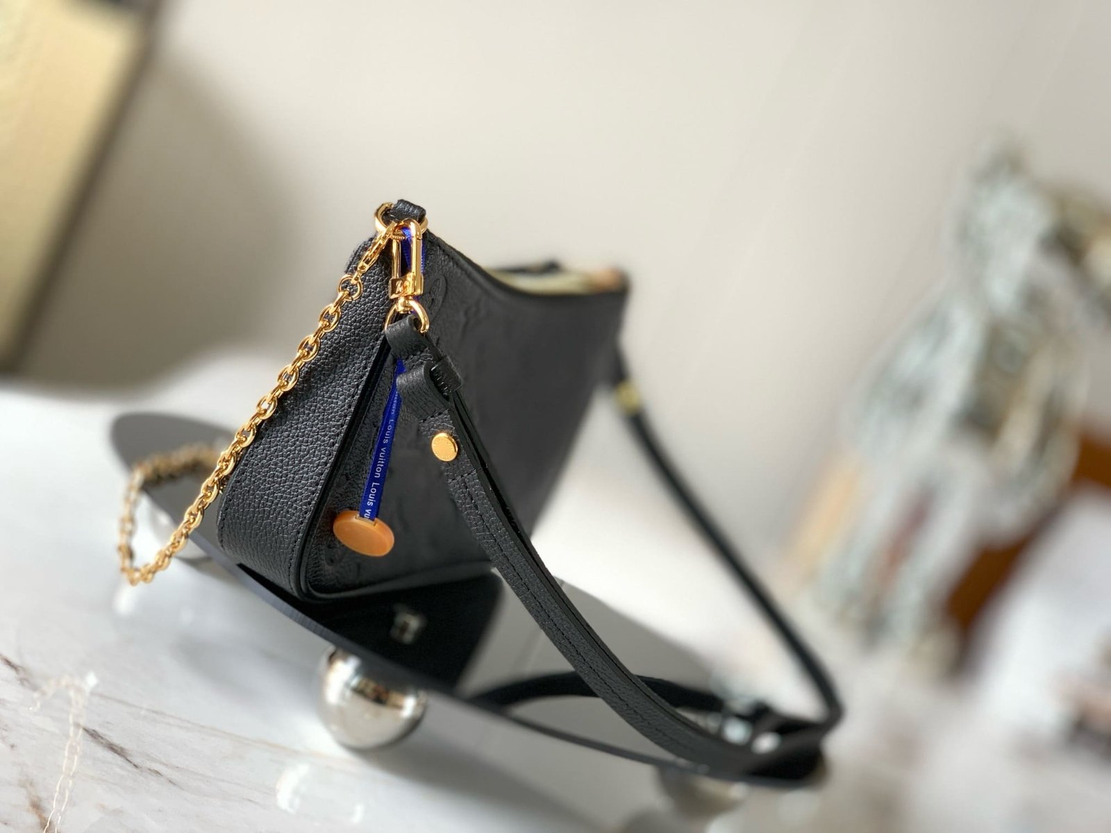 L0vis Vvtt0n M80349 Easy Pouch On Strap