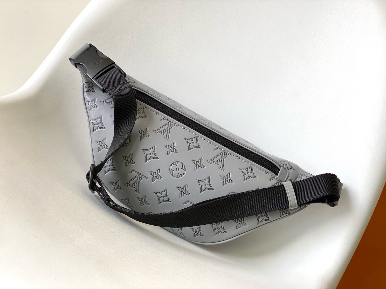 L0vis Vvtt0n M46108 Discovery Bumbag