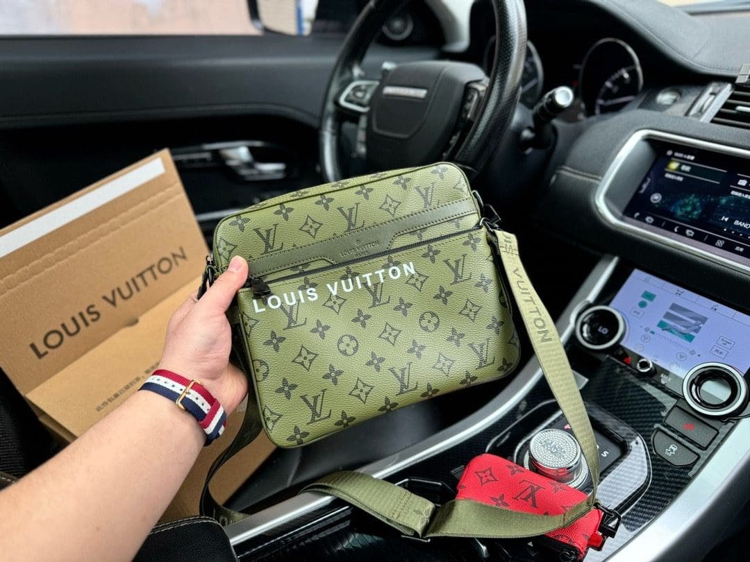 L0vis Vvtt0n M23783 Trio Messenger