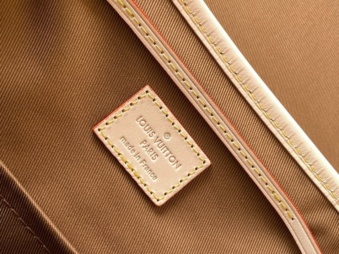 L0vis Vvtt0n M11198 MONTSOURIS Small Backpack