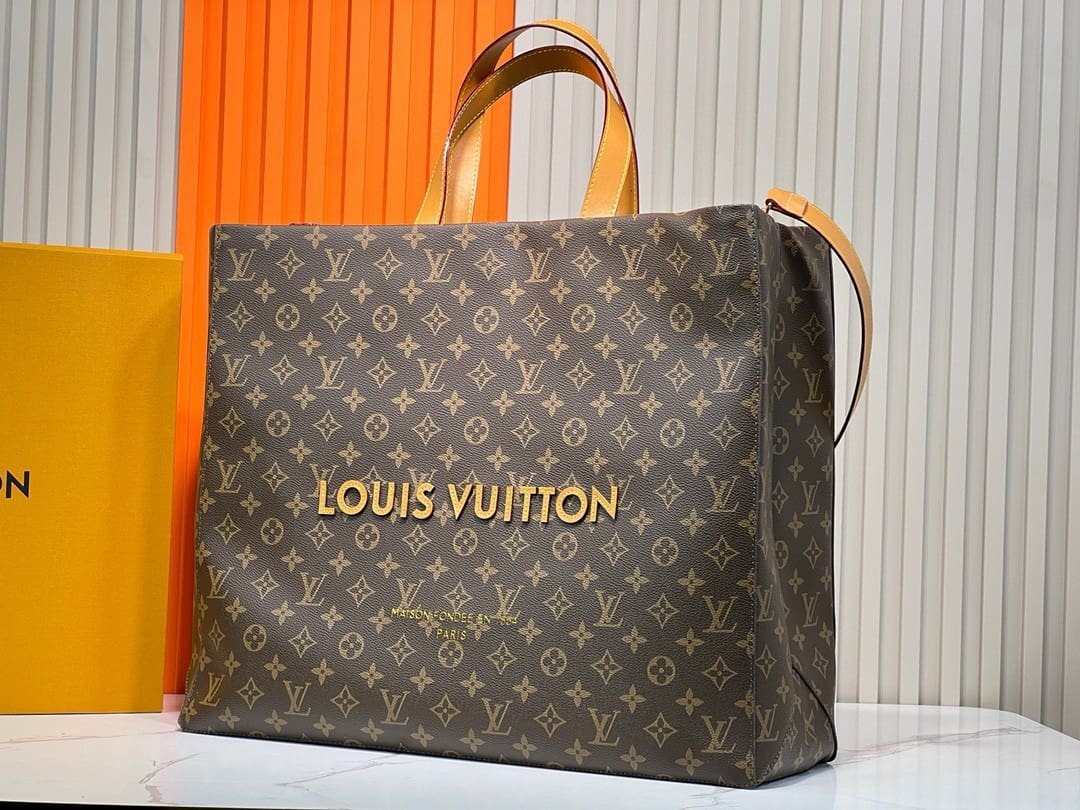 L0vis Vvtt0n Shopper Medium