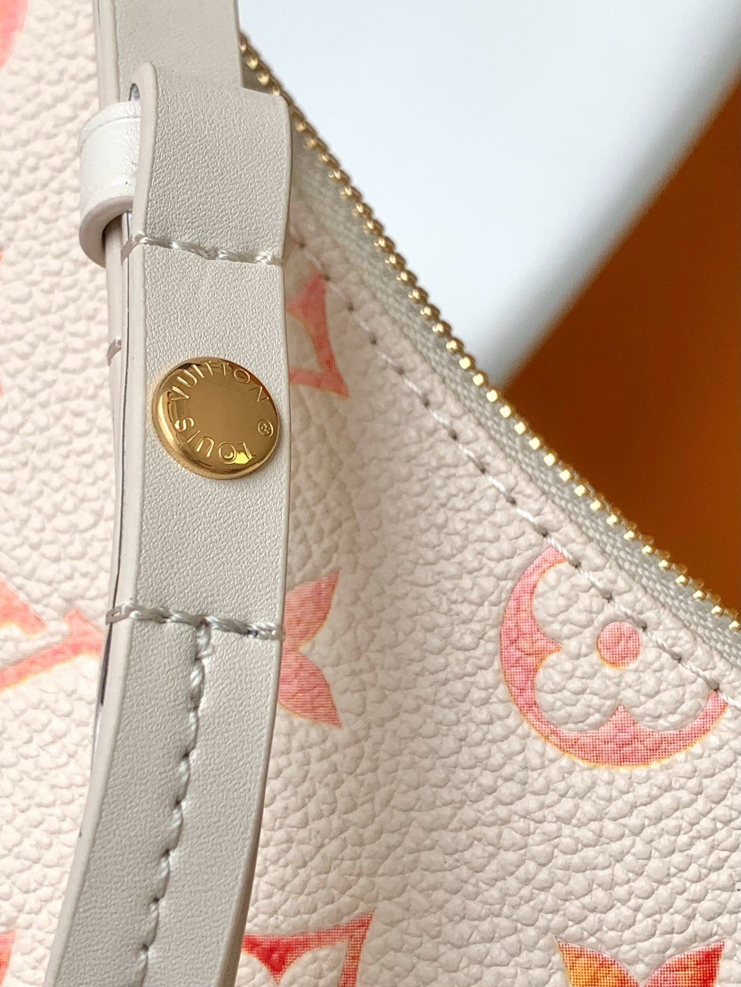 L0vis Vvtt0n M83448 Easy Pouch On Strap