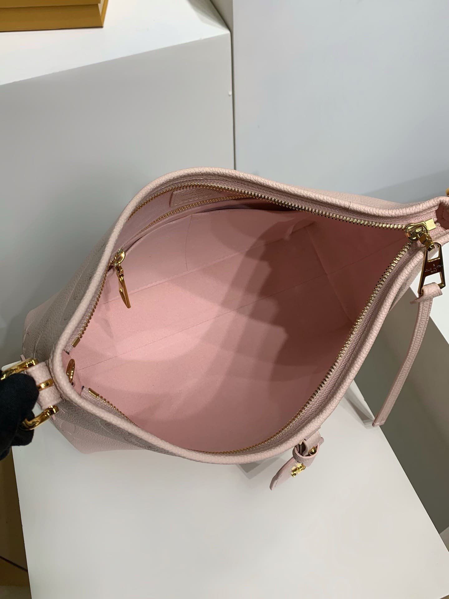 L0vis Vvtt0n M47082 CarryAll PM