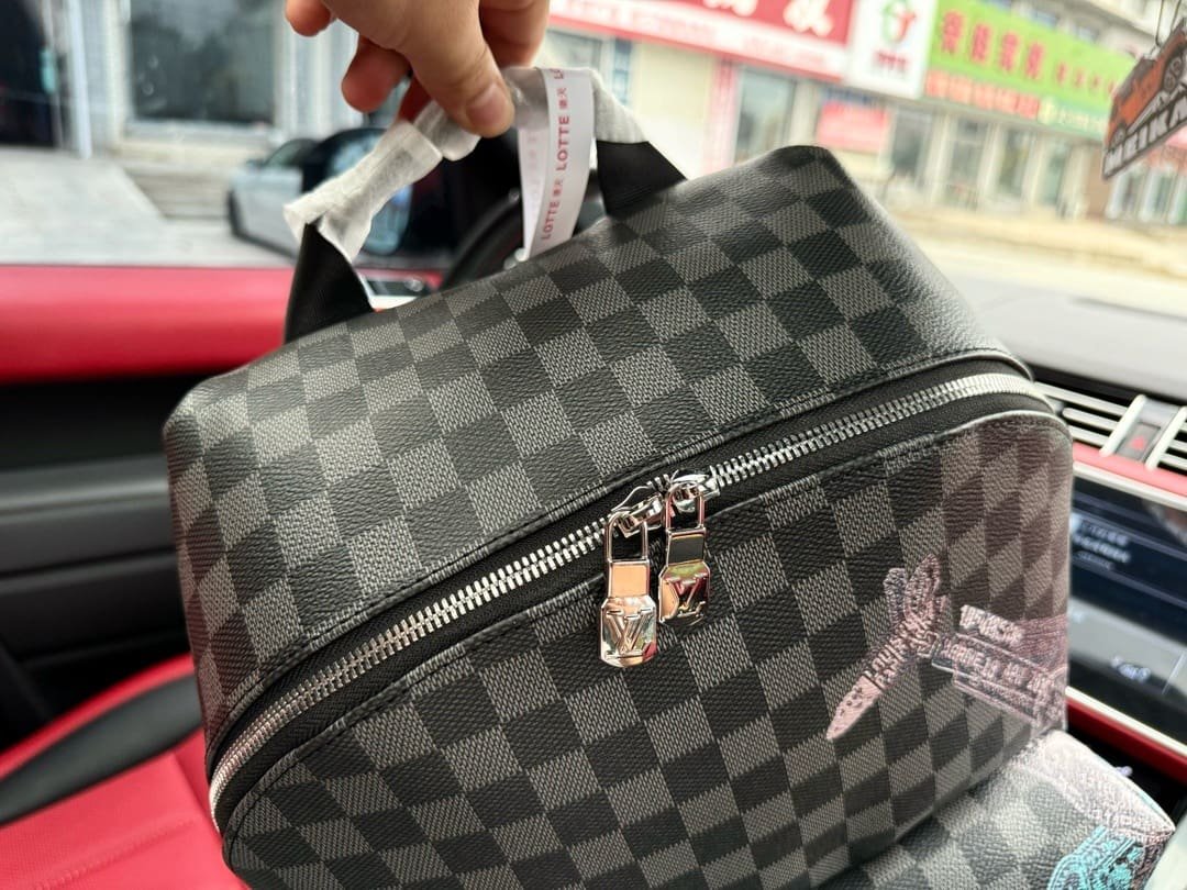 L0vis Vvtt0n Backpack
